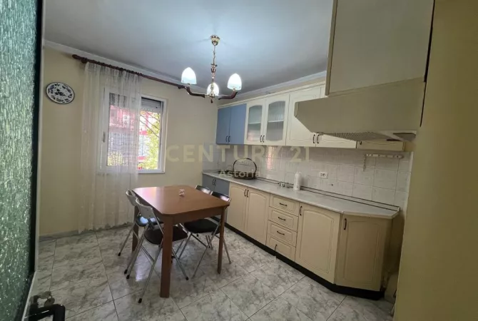 Shtepi me qera Apartament ne Tirane, 2+1, Mobilimi E mobiluar, Pagesa 550  Euro.