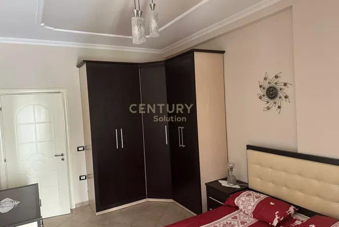 Shtepi me qera Apartament ne Tirane, 3+1, Mobilimi E mobiluar, Pagesa 450  Euro.