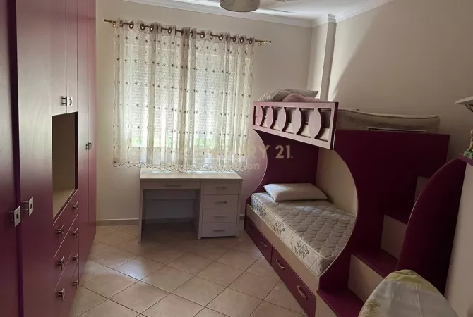 Shtepi me qera Apartament ne Tirane, 3+1, Mobilimi E mobiluar, Pagesa 450  Euro.