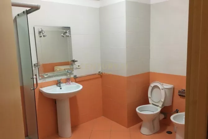 Shtepi ne shitje Apartament ne Tirane, 1+1, Mobilimi E mobiluar, Pagesa 170,000  Euro.