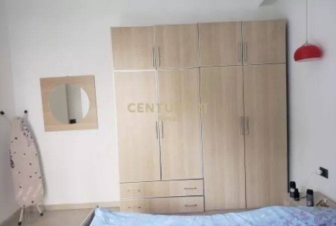 Shtepi ne shitje Apartament ne Tirane, 1+1, Mobilimi E mobiluar, Pagesa 76,000  Euro.