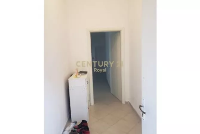 Shtepi ne shitje Apartament ne Tirane, 1+1, Mobilimi E mobiluar, Pagesa 76,000  Euro.