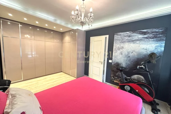 Shtepi ne shitje Apartament ne Tirane, 2+1, Mobilimi E mobiluar, Pagesa 220,000  Euro.