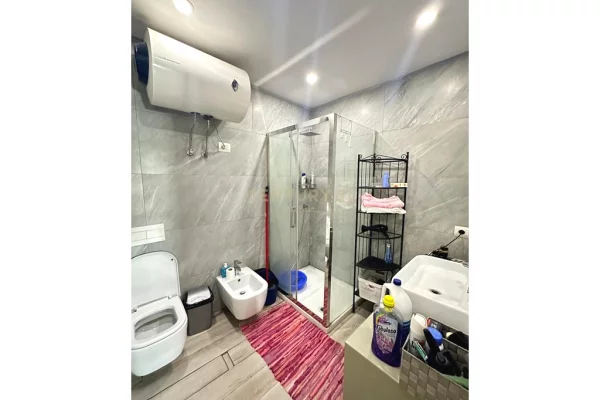 Shtepi ne shitje Apartament ne Tirane, 2+1, Mobilimi E mobiluar, Pagesa 220,000  Euro.