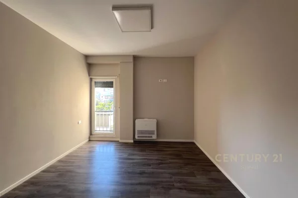 Shtepi ne shitje Apartament ne Tirane, 2+1, Mobilimi Pjeserisht e mobiluar, Pagesa 210,000  Euro.