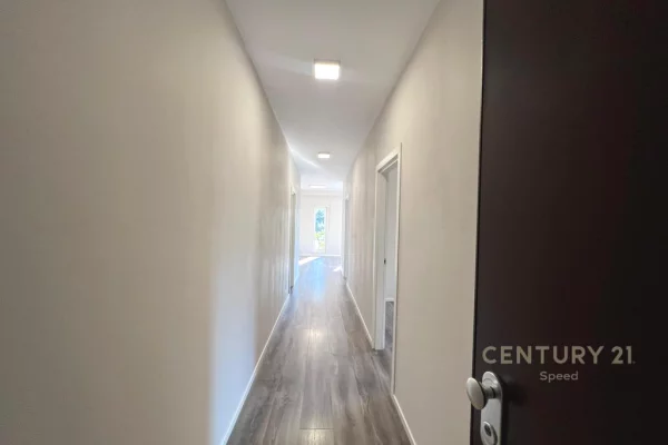 Shtepi ne shitje Apartament ne Tirane, 2+1, Mobilimi Pjeserisht e mobiluar, Pagesa 210,000  Euro.