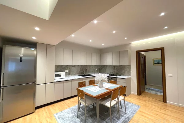 Shtepi me qera 2+1 ne Tirane - 1,200 Euro