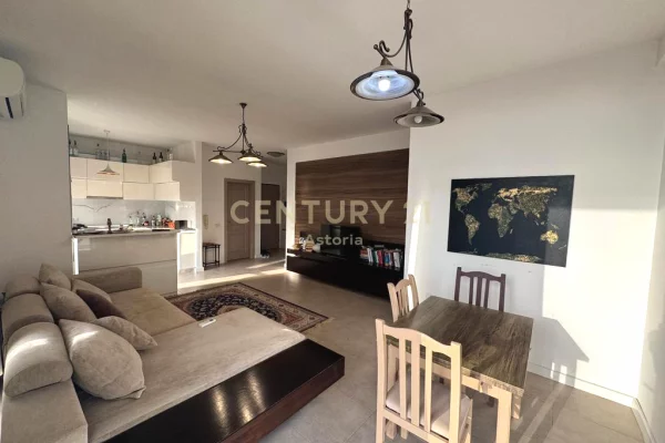 Appartamento in vendita a Tirana 2+1, Arredato