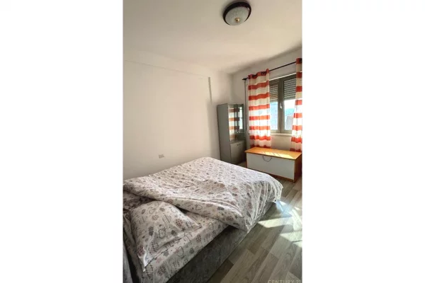Shtepi ne shitje Apartament ne Tirane, 1+1, Mobilimi E mobiluar, Pagesa 135,000  Euro.