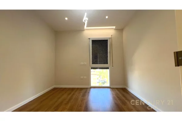 Shtepi ne shitje Apartament ne Tirane, 2+1, Mobilimi E mobiluar, Pagesa 185,000  Euro.