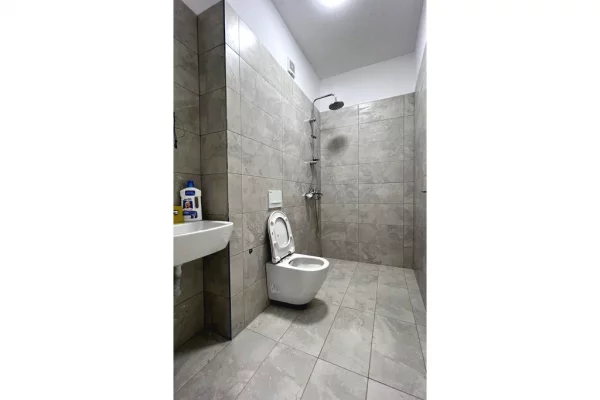 Shtepi ne shitje Apartament ne Tirane, 2+1, Mobilimi E mobiluar, Pagesa 185,000  Euro.