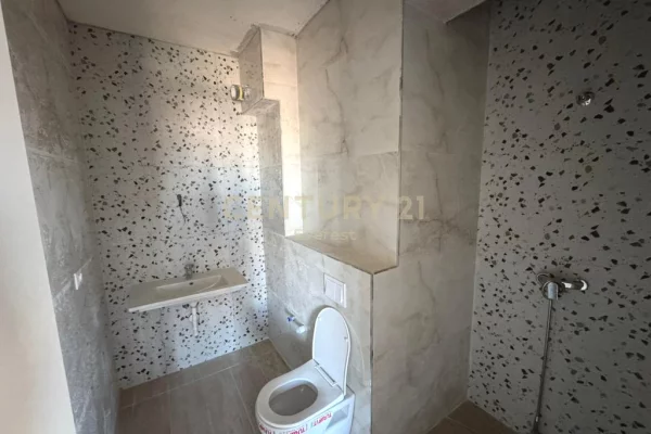Shtepi ne shitje Apartament ne Tirane, 2+1, Mobilimi E mobiluar, Pagesa 197,000  Euro.