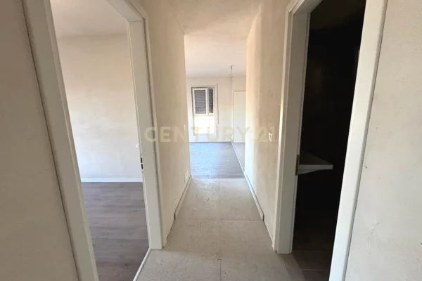 Shtepi ne shitje Apartament ne Tirane, 2+1, Mobilimi E mobiluar, Pagesa 197,000  Euro.