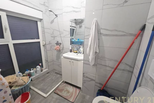Shtepi ne shitje Apartament ne Tirane, 1+1, Mobilimi E mobiluar, Pagesa 106,000  Euro.