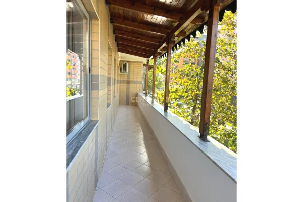 Shtepi ne shitje Apartament ne Tirane, 2+1, Mobilimi E mobiluar, Pagesa 173,000  Euro.