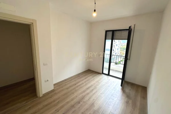 Shtepi ne shitje Apartament ne Tirane, 2+1, Mobilimi E mobiluar, Pagesa 195,000  Euro.