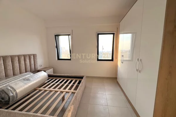 Shtepi ne shitje Apartament ne Tirane, 2+1, Mobilimi E mobiluar, Pagesa 180,000  Euro.