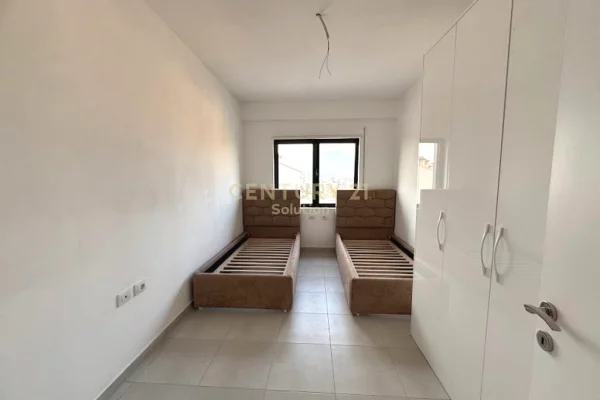 Shtepi ne shitje Apartament ne Tirane, 2+1, Mobilimi E mobiluar, Pagesa 180,000  Euro.