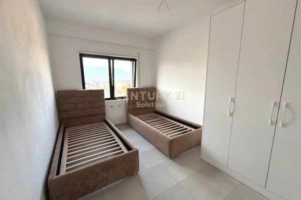 Shtepi ne shitje Apartament ne Tirane, 2+1, Mobilimi E mobiluar, Pagesa 180,000  Euro.