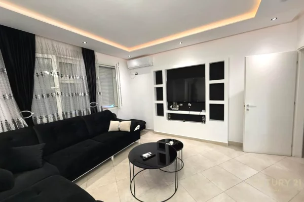 Shtepi me qera 2+1 ne Tirane - 800 Euro