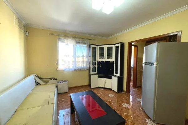 Shtepi ne shitje Apartament ne Tirane, 2+1, Mobilimi E mobiluar, Pagesa 100,000  Euro.