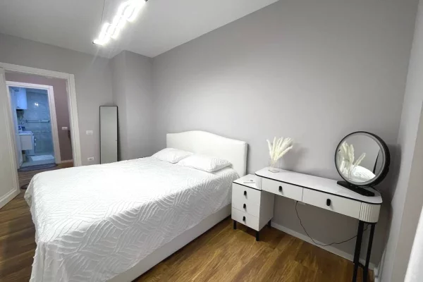 Shtepi ne shitje Apartament ne Tirane, 1+1, Mobilimi E mobiluar, Pagesa 230,000  Euro.