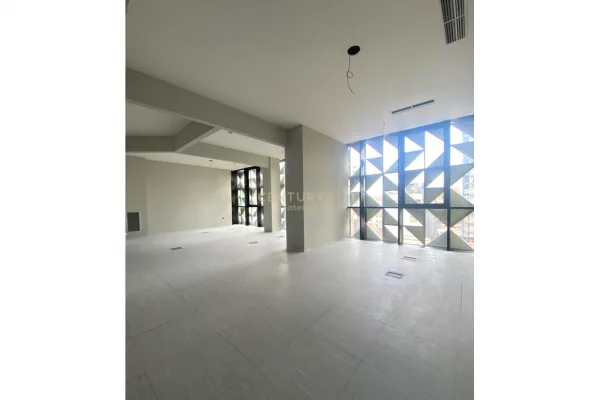 Ambient biznesi me qera 3+1 ne Tirane - 2,000 Euro