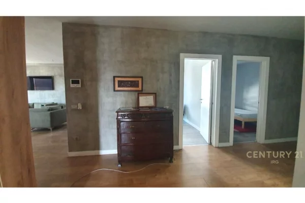 ZYRE ME QERA TE HILTON, PRANE DELIJORGJIT!