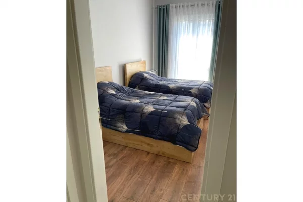 Shtepi ne shitje Apartament ne Tirane, 2+1, Mobilimi E mobiluar, Pagesa 120,000  Euro.
