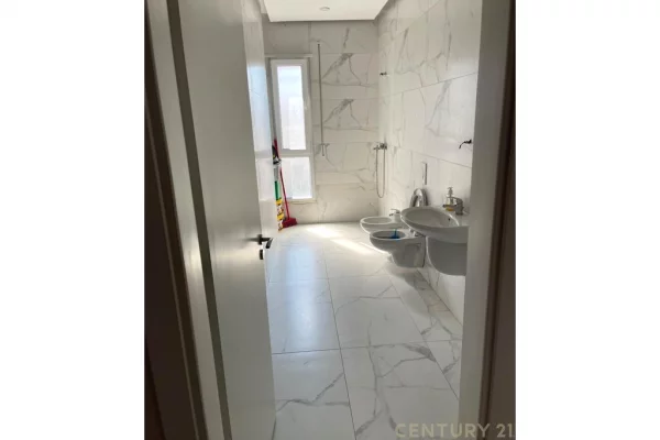 Shtepi ne shitje Apartament ne Tirane, 2+1, Mobilimi E mobiluar, Pagesa 120,000  Euro.