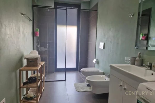 Shtepi ne shitje Apartament ne Tirane, 1+1, Mobilimi E mobiluar, Pagesa 195,000  Euro.