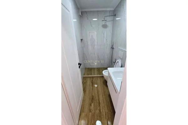 Shtepi ne shitje Apartament ne Tirane, 2+1, Mobilimi Pjeserisht e mobiluar, Pagesa 169,000  Euro.