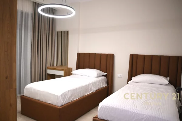 Shtepi ne shitje Apartament ne Tirane, 2+1, Mobilimi E mobiluar, Pagesa 125,000  Euro.