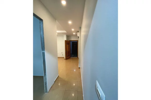 Shtepi ne shitje Apartament ne Tirane, 1+1, Mobilimi E mobiluar, Pagesa 87,000  Euro.