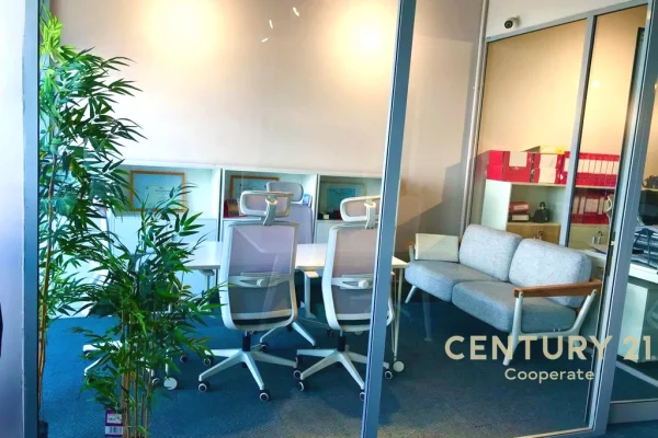 Ambient biznesi me qera 3+1 ne Tirane - 2,500 Euro