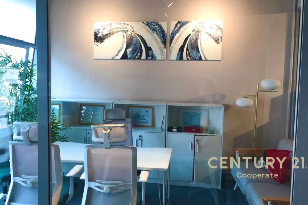 Ambient biznesi me qera 3+1 ne Tirane - 2,500 Euro