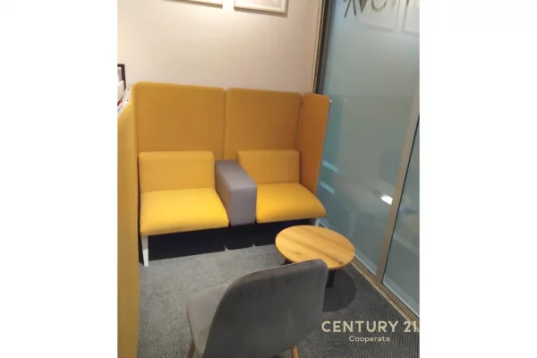 JAPIM ME QIRA ZYREMODERNE NE KOMPLEKSIN CONDOR, TIRANE