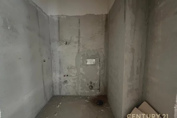 Shtepi ne shitje Apartament ne Tirane, 1+1, Mobilimi Bosh, pa mobiluar, Pagesa 170,000  Euro.