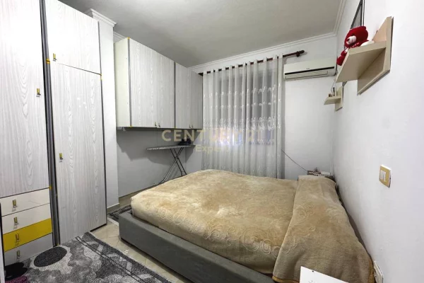 Shtepi ne shitje Apartament ne Tirane, 1+1, Mobilimi E mobiluar, Pagesa 65,000  Euro.