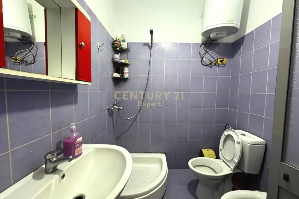 Shtepi ne shitje Apartament ne Tirane, 1+1, Mobilimi E mobiluar, Pagesa 65,000  Euro.