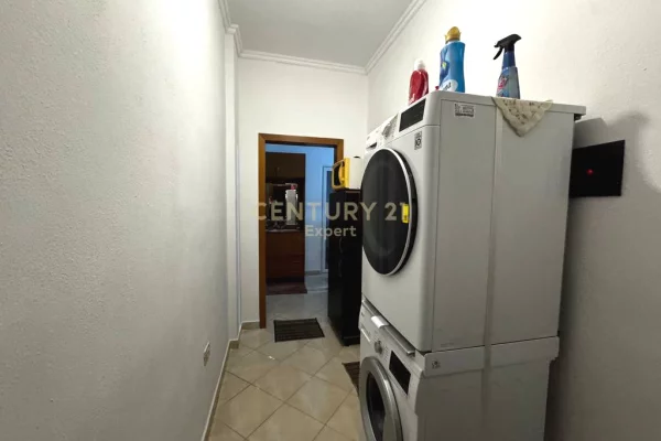 Shtepi ne shitje Apartament ne Tirane, 1+1, Mobilimi E mobiluar, Pagesa 65,000  Euro.
