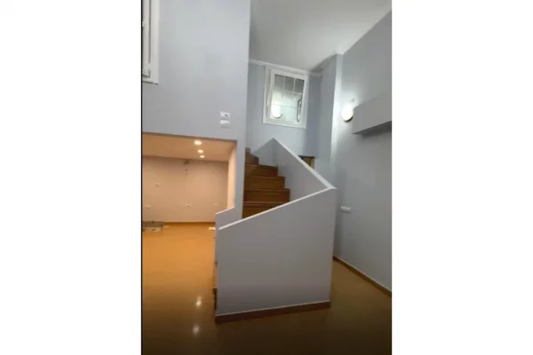 Shtepi ne shitje Apartament ne Tirane, 1+1, Mobilimi E mobiluar, Pagesa 87,000  Euro.