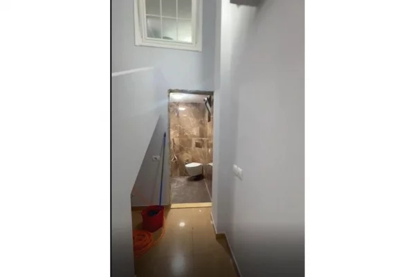 Shtepi ne shitje Apartament ne Tirane, 1+1, Mobilimi E mobiluar, Pagesa 87,000  Euro.