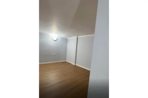 Shtepi ne shitje Apartament ne Tirane, 1+1, Mobilimi E mobiluar, Pagesa 87,000  Euro.