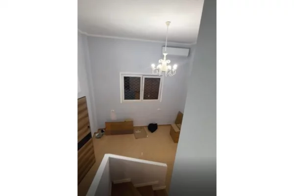 Shtepi ne shitje Apartament ne Tirane, 1+1, Mobilimi E mobiluar, Pagesa 87,000  Euro.