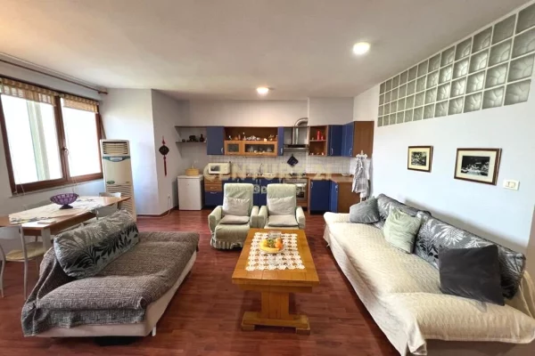 Shtepi me qera 2+1 ne Tirane - 650 Euro