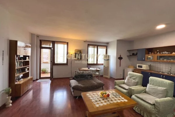 Shtepi me qera 2+1 ne Tirane - 650 Euro