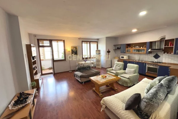 Shtepi me qera 2+1 ne Tirane - 650 Euro