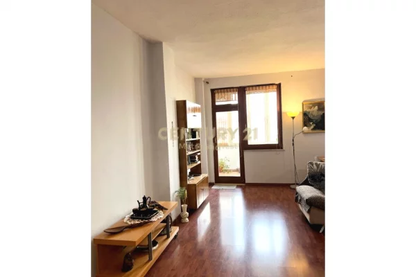 Shtepi me qera Apartament ne Tirane, 2+1, Mobilimi E mobiluar, Pagesa 650  Euro.