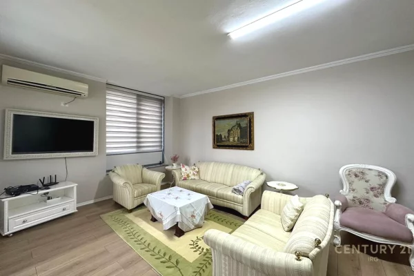 Shtepi me qera 2+1 ne Tirane - 1,300 Euro